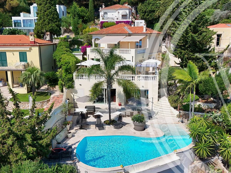 Villa i Roquebrune-Cap-Martin, Alpes-Maritimes - foto 1