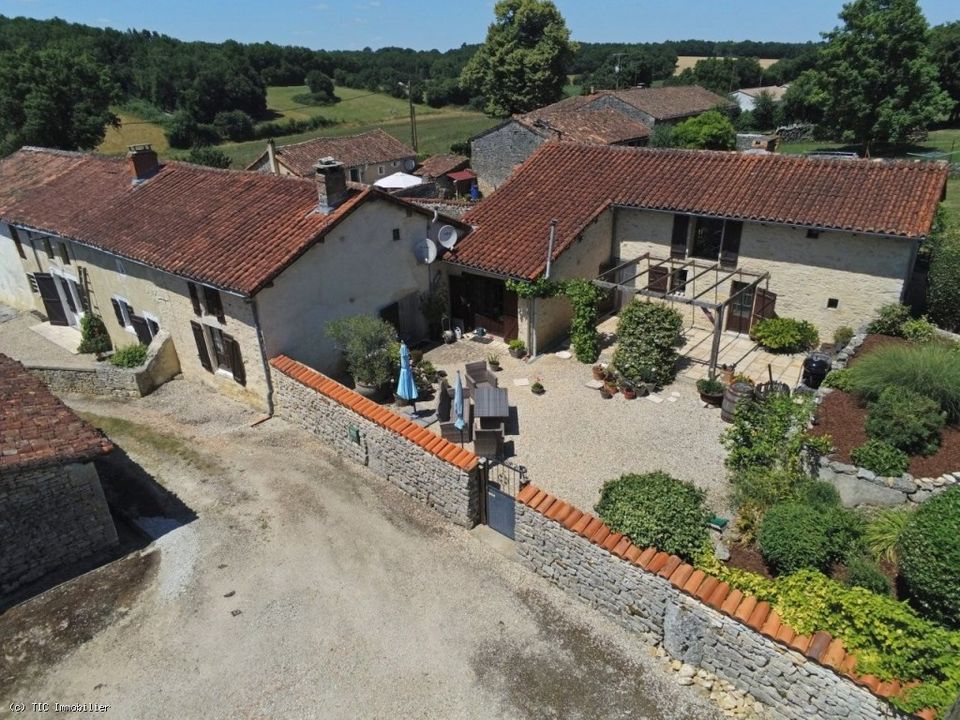Villa i Nanteuil-en-Vallee, Charente - foto 1