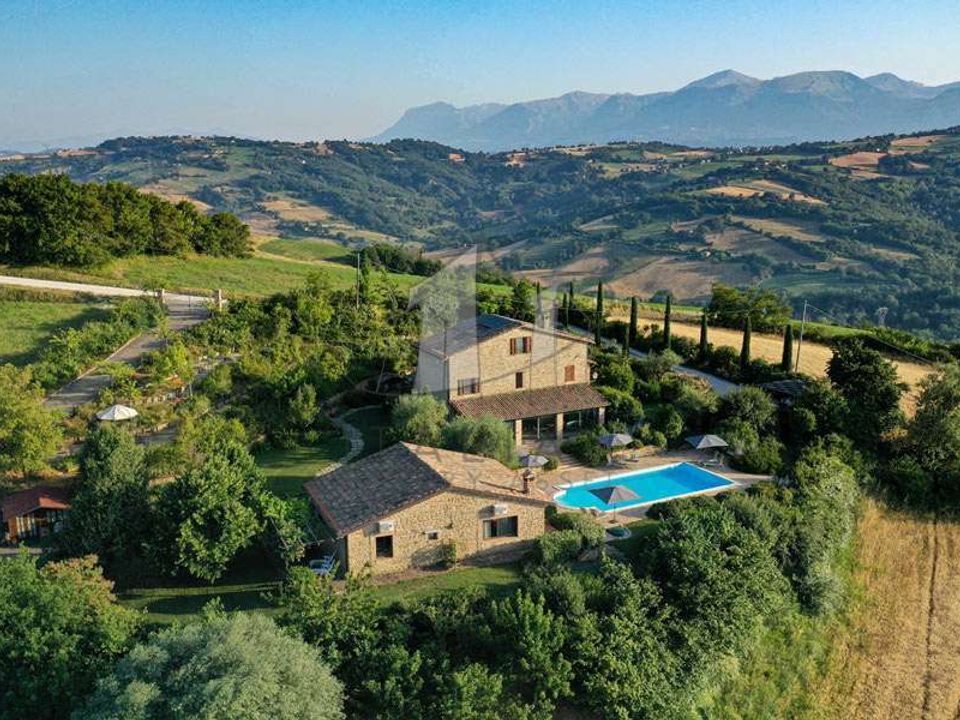 Villa in Sant'Angelo in Pontano, Macerata - photo 2