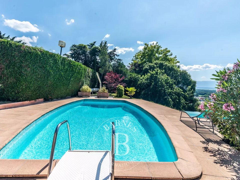 Villa i Ballaison, Haute-Savoie - foto 1