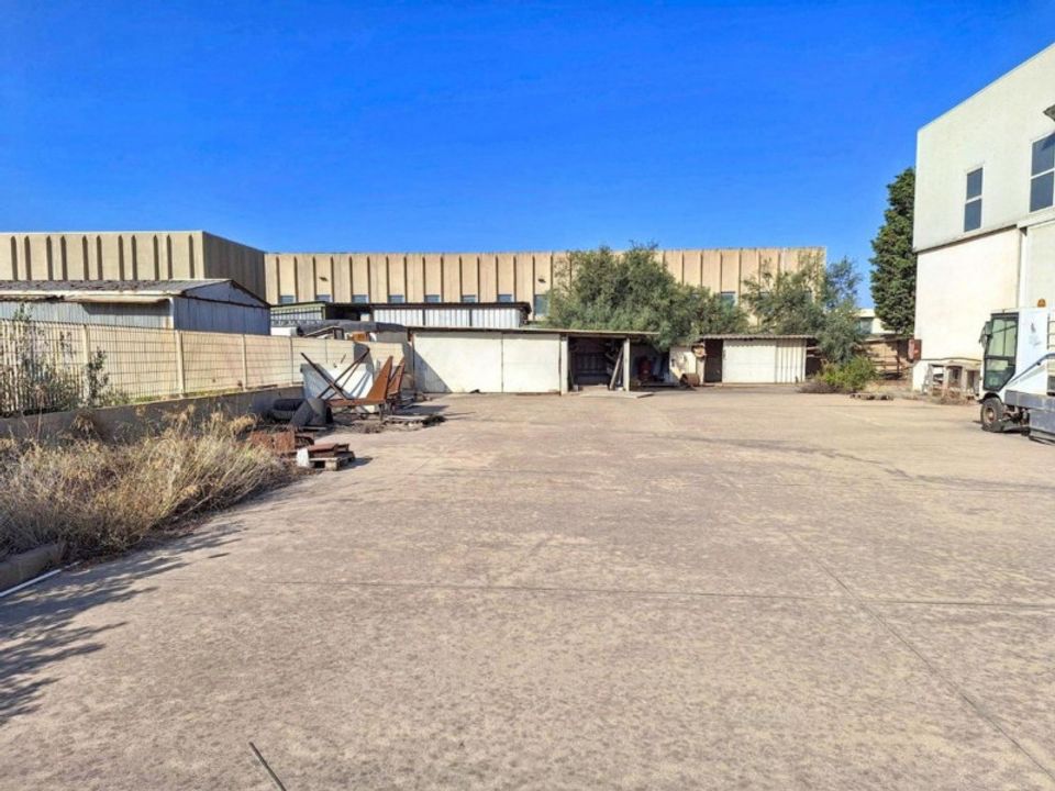 L'establiment comercial a Portoscuso, Sud Sardegna - foto 4