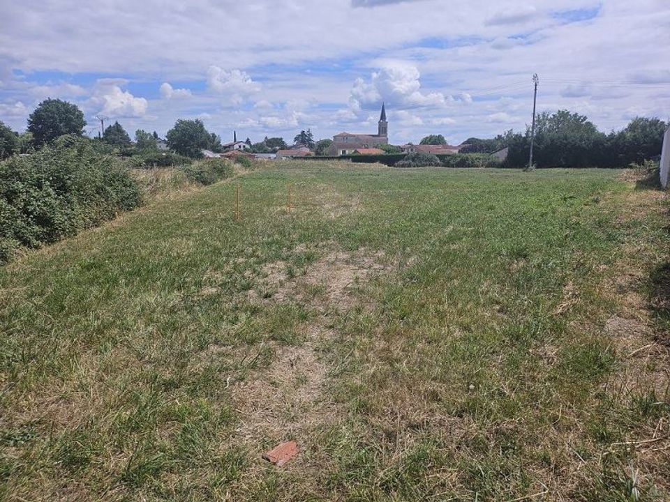 Helårsgrund i Chalain-le-Comtal, Loire - foto 3