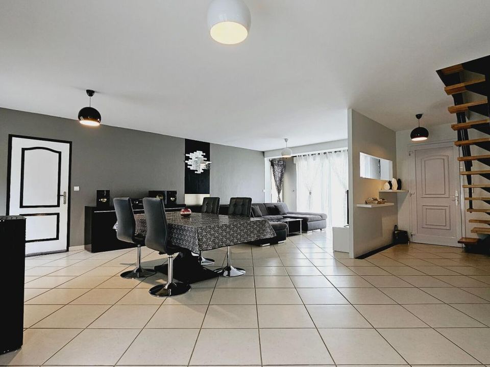 Villa in Mehun-sur-Yevre, Cher - foto 4