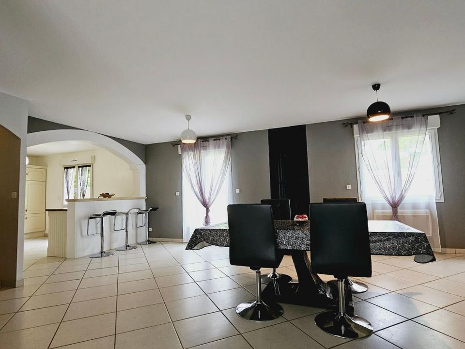 Villa in Mehun-sur-Yevre, Cher - foto 5
