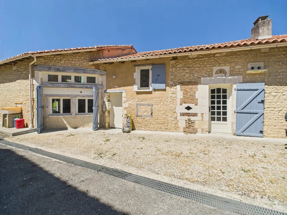 Villa i Salles-Lavalette, Charente - foto 1