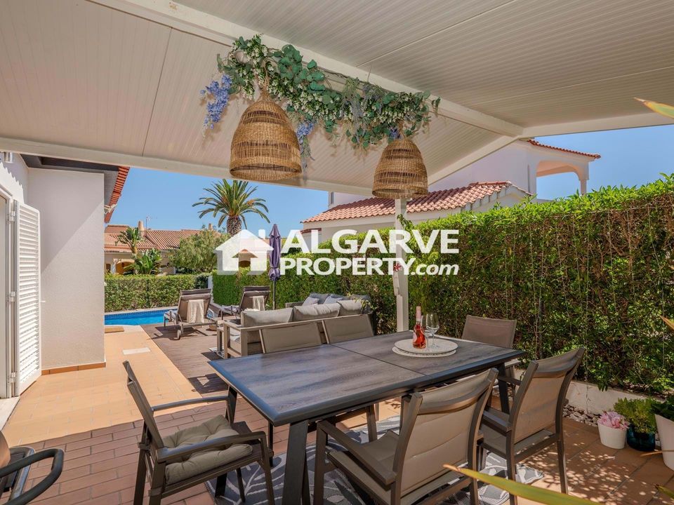 Villa i Quarteira, Faro - foto 1
