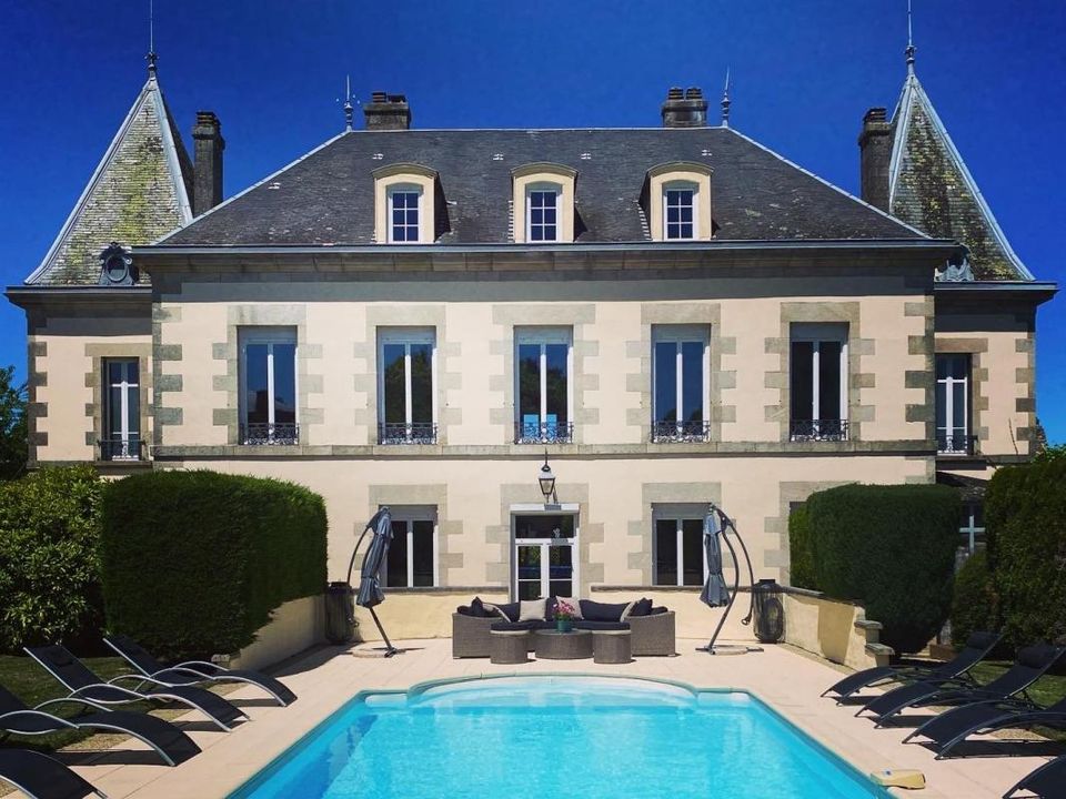 Villa i Chalus, Haute-Vienne - foto 1