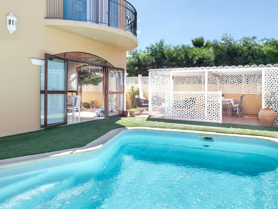 Villa i Villeneuve-de-la-Raho, Pyrenees-Orientales - foto 1