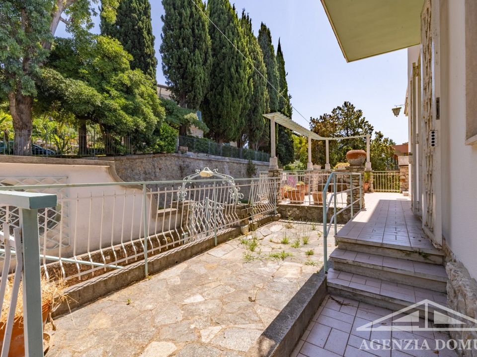 Villa i Vallecrosia, Imperia - foto 1