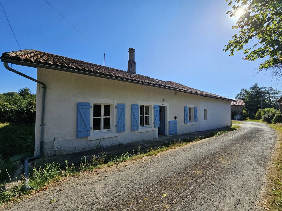 Landsbyhus i Les Salles-Lavauguyon, Haute-Vienne - foto 1