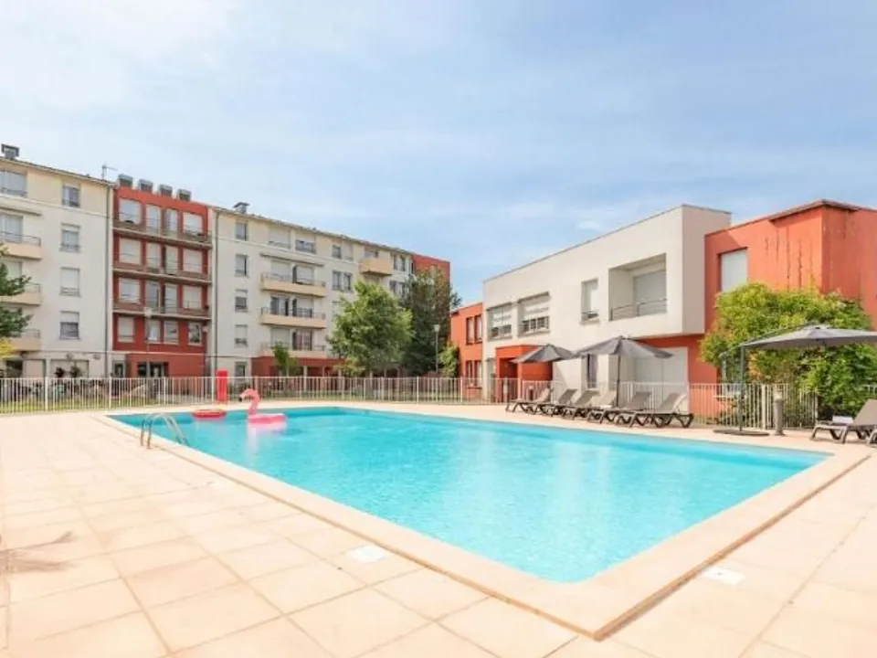Erhvervsejendom i Cornebarrieu, Haute-Garonne - foto 1