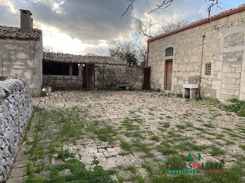 Helårsgrund i Ragusa, Ragusa - foto 1