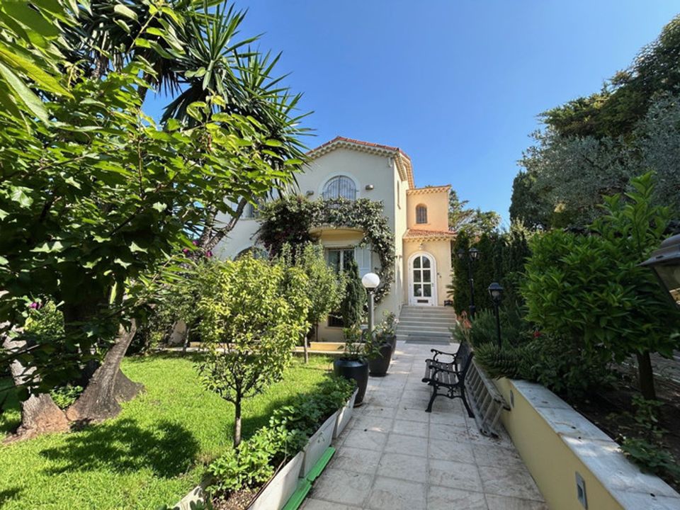 Villa i Juan-les-Pins, Alpes-Maritimes - foto 1