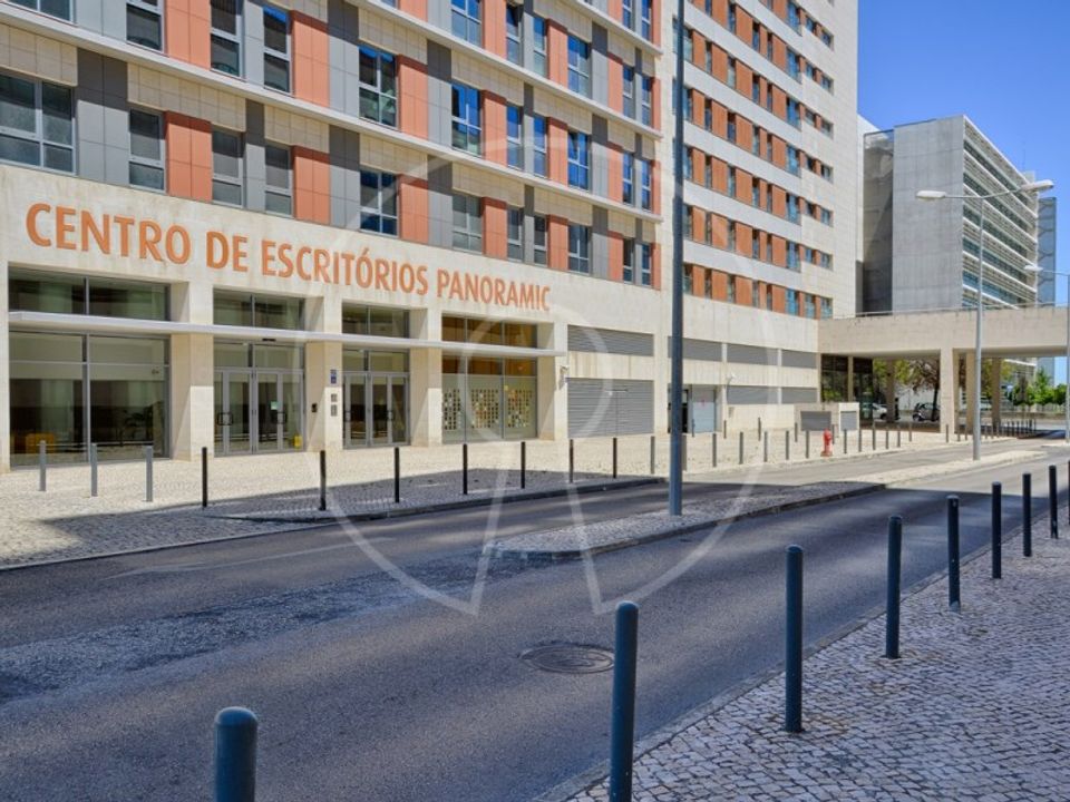 Erhvervsejendom i Moscavide-Parque das Nacoes, Lisbon - foto 1