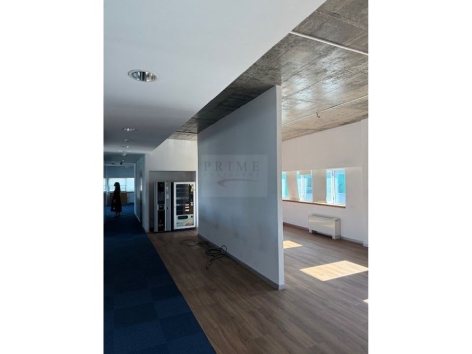 L'establiment comercial a Carnaxide, Lisbon - foto 3