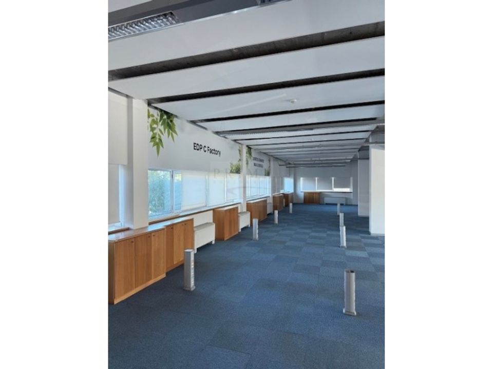 L'establiment comercial a Carnaxide, Lisbon - foto 4