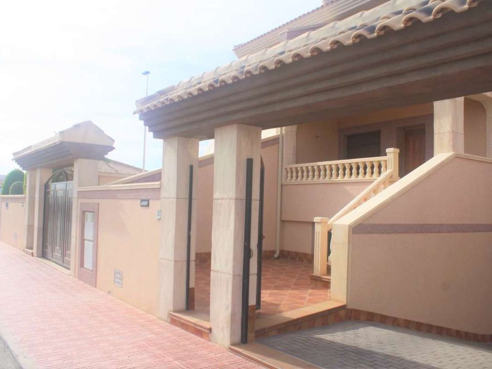 Casa unifamiliar a Los Altos, Alicante - foto 1