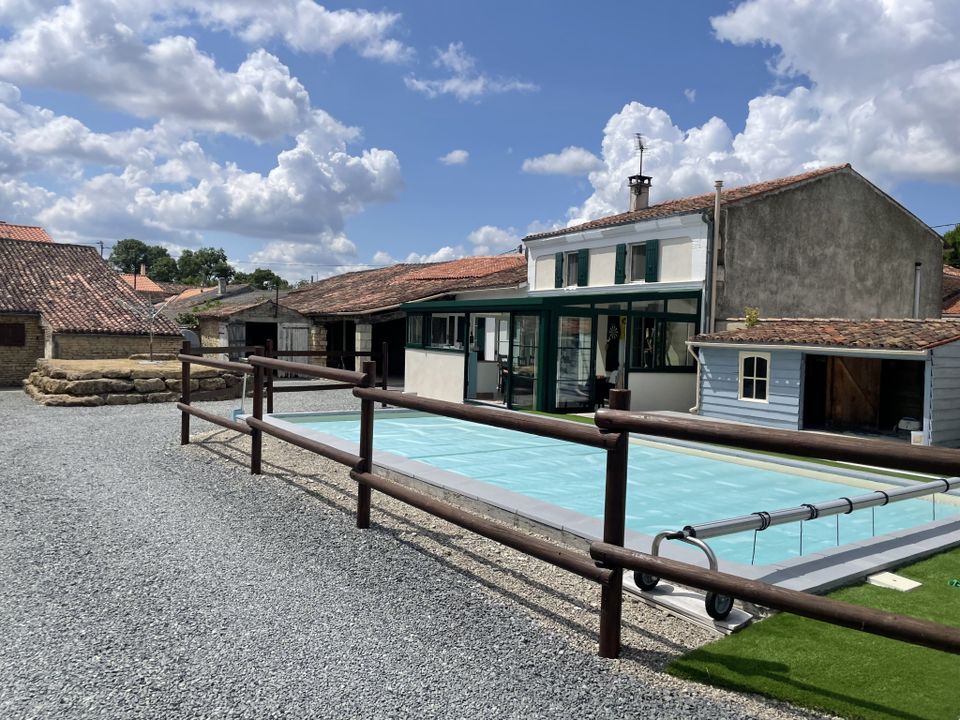 Landsbyhus i Asnieres-la-Giraud, Charente-Maritime - foto 1