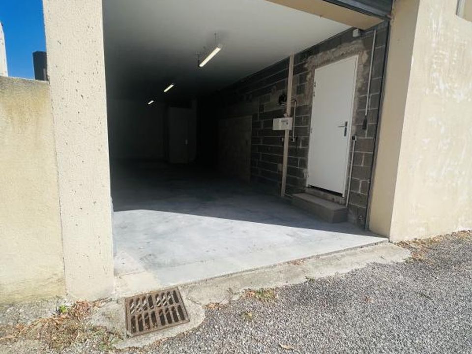 Erhvervsejendom i Manosque, Alpes-de-Haute-Provence - foto 1