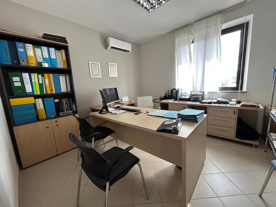 L'establiment comercial a Cascina, Pisa - foto 2