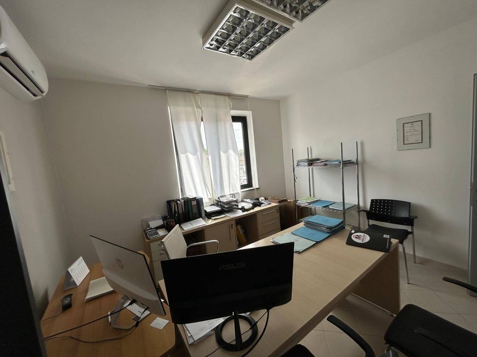 L'establiment comercial a Cascina, Pisa - foto 4