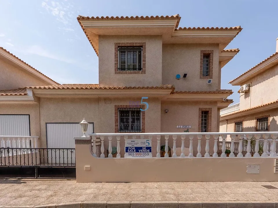 Villa in Los Dolses, Alicante - photo 2