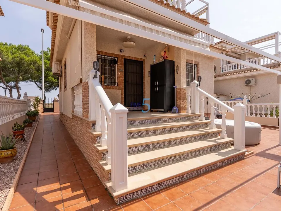Villa in Los Dolses, Alicante - photo 1