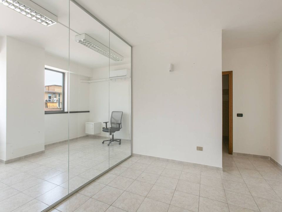 L'establiment comercial a Pomezia, Rome - foto 2