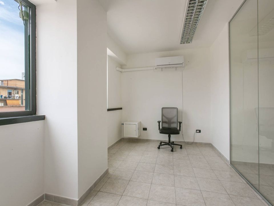 L'establiment comercial a Pomezia, Rome - foto 5