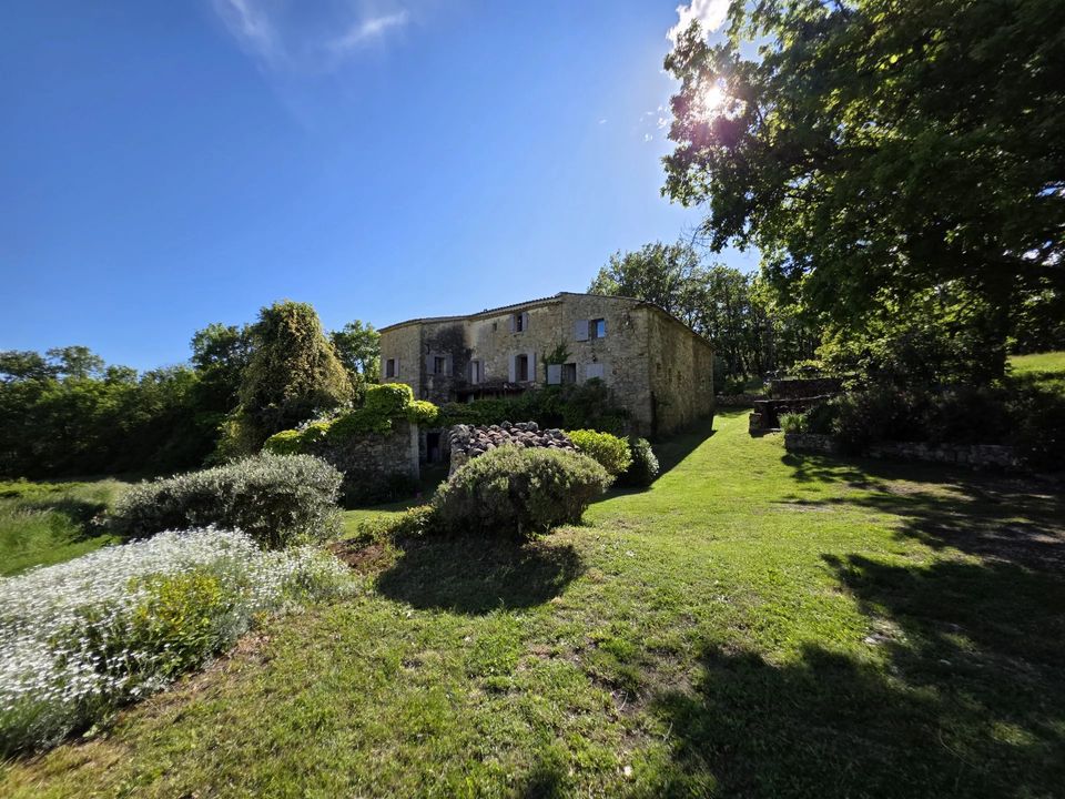 Landejendom i Simiane-la-Rotonde, Alpes-de-Haute-Provence - foto 1