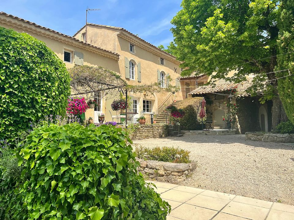 Gårdshus i Grignan, Drome - bilde 1