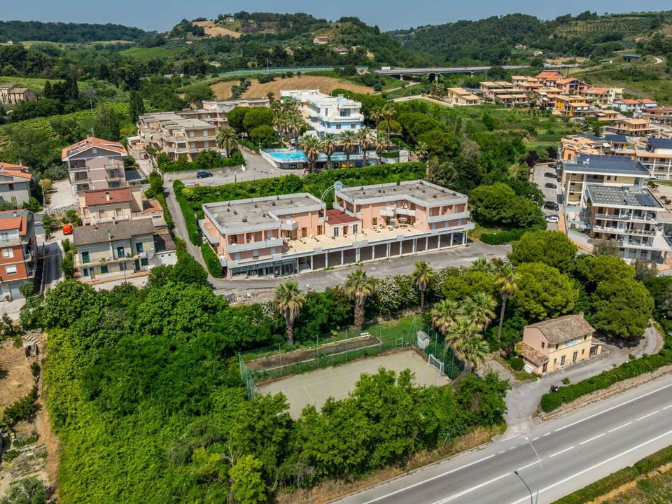 Erhvervsejendom i Massignano, Ascoli Piceno - foto 1