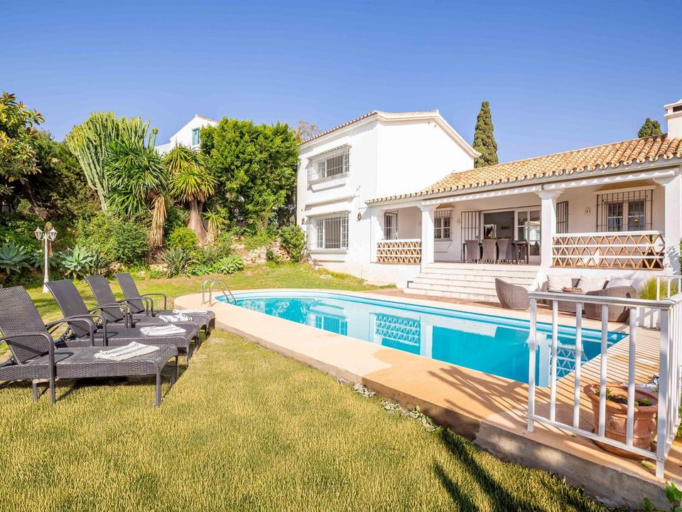 Villa i El Paraiso, Malaga - foto 1