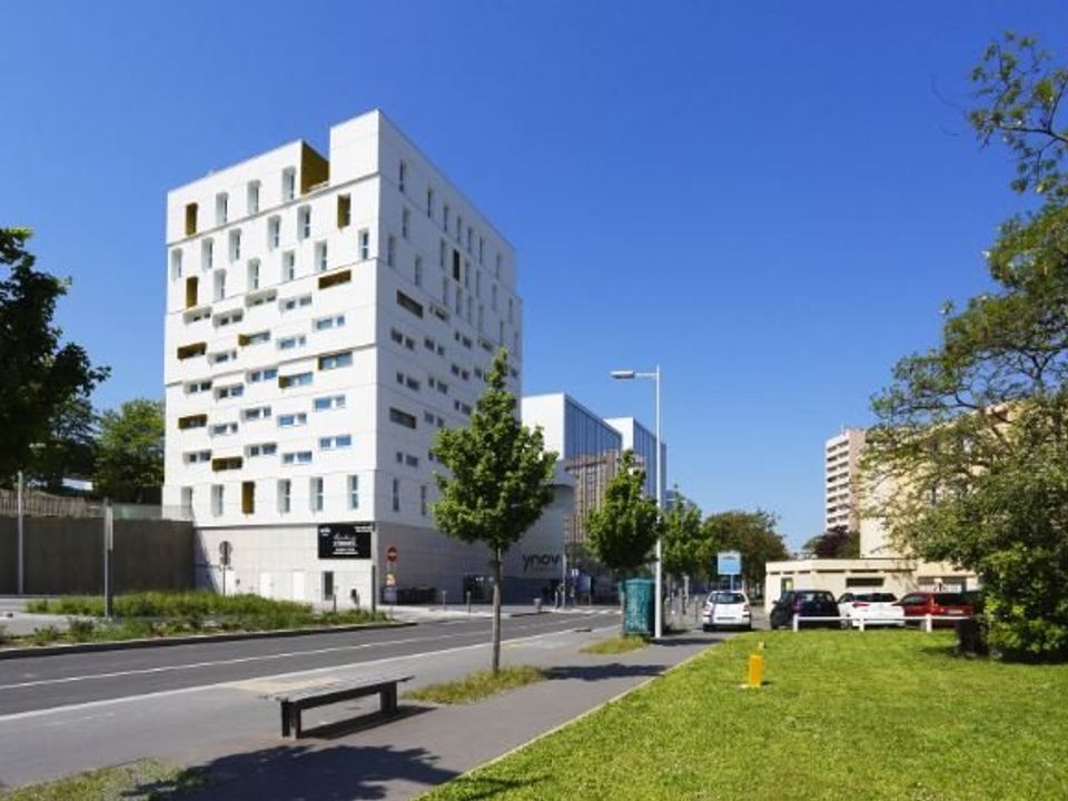 Erhvervsejendom i Nanterre, Hauts-de-Seine - foto 1