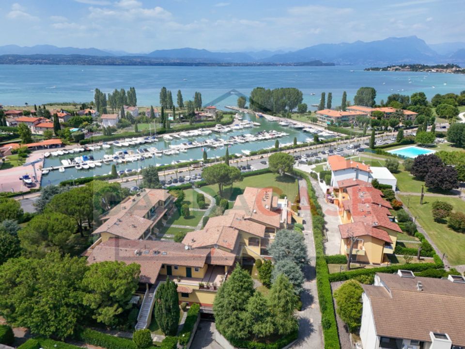 Lejlighed i Sirmione, Brescia - foto 1