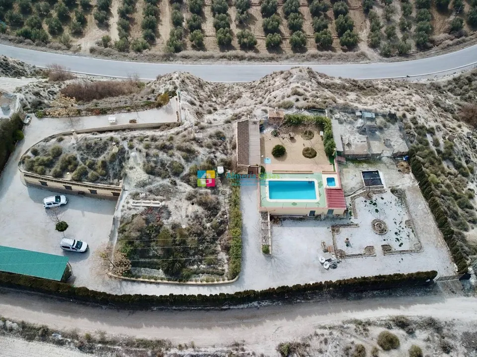 Casa de caverna em Cullar, Granada - foto 1
