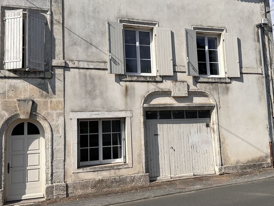 Villa i Saint-Jean-d'Angely, Charente-Maritime - foto 1