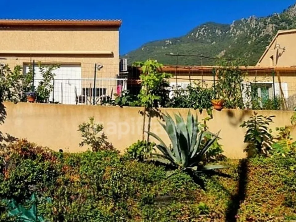 Villa i Santa-Maria-Poggio, Haute-Corse - foto 1