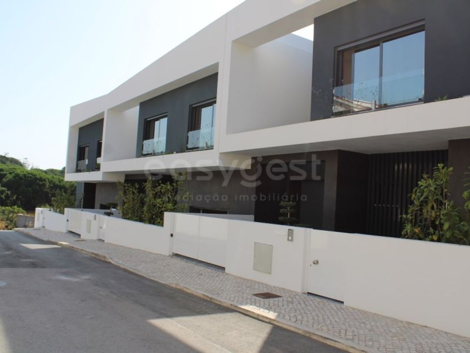 Rækkehus i Loures, Lisbon - foto 1