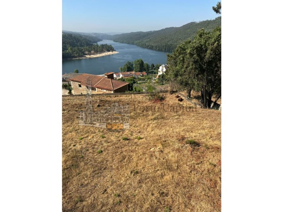 Helårsgrund i Melres e Medas, Porto - foto 4