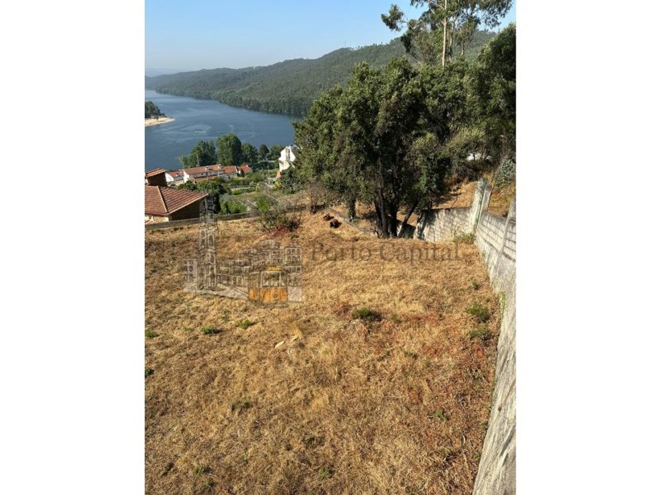 Helårsgrund i Melres e Medas, Porto - foto 2