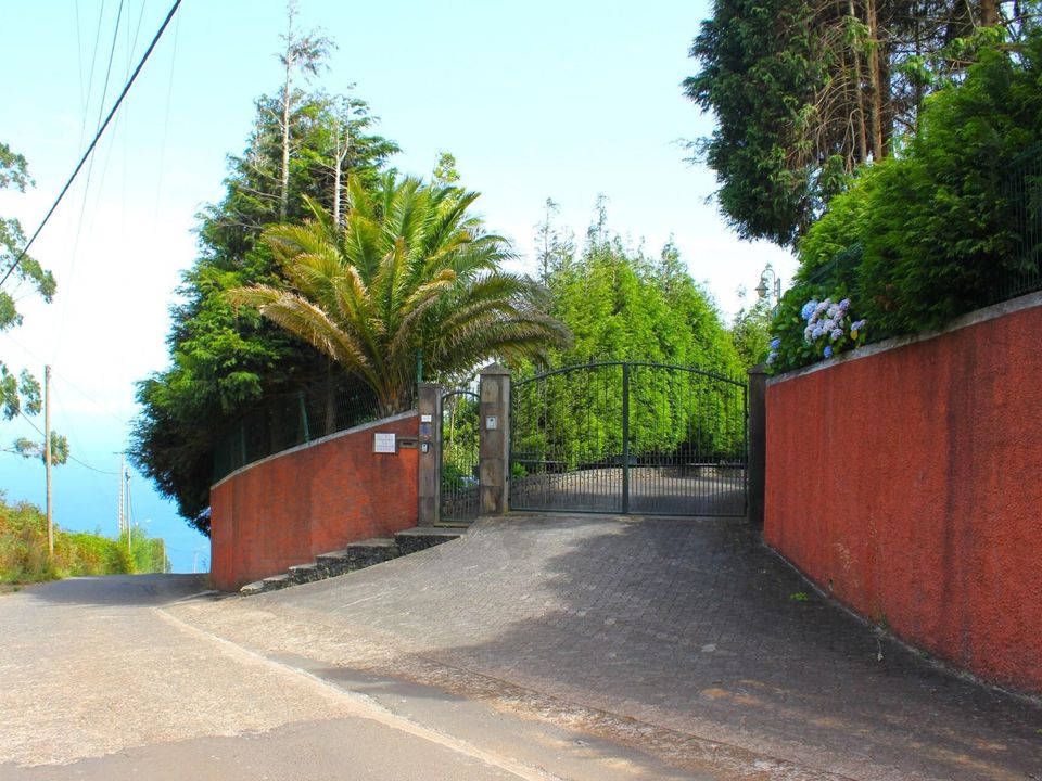Helårsgrund i Santa Cruz, Madeira - foto 1