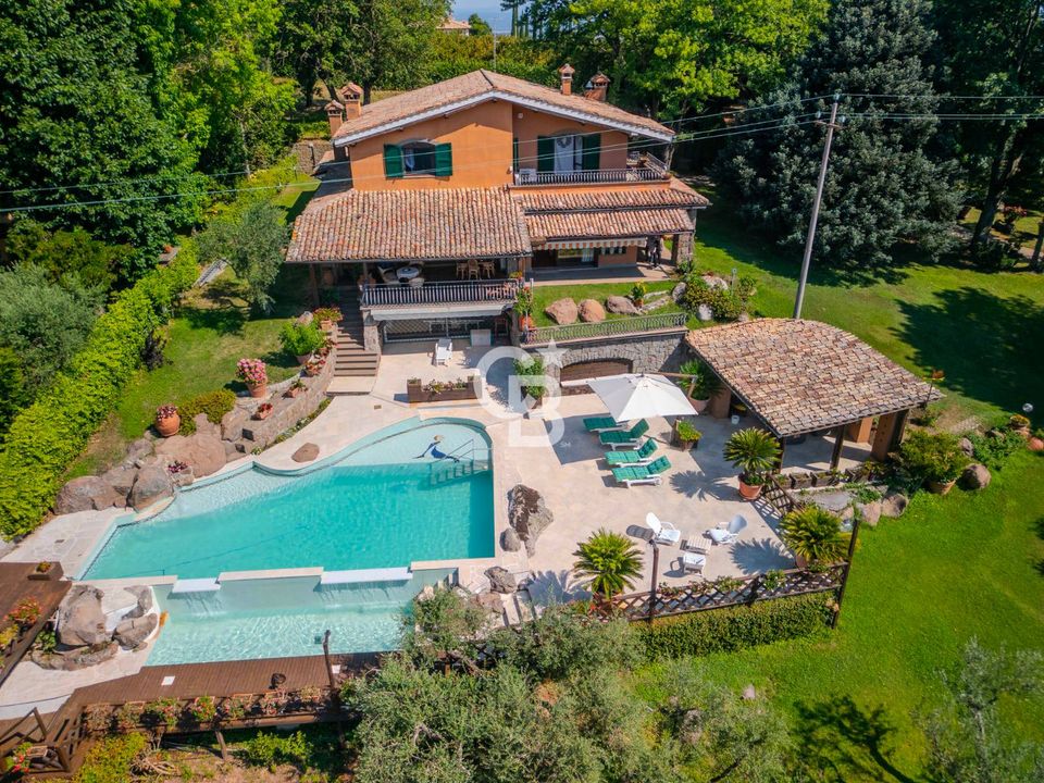 Villa i Soriano nel Cimino, Viterbo - bilde 1