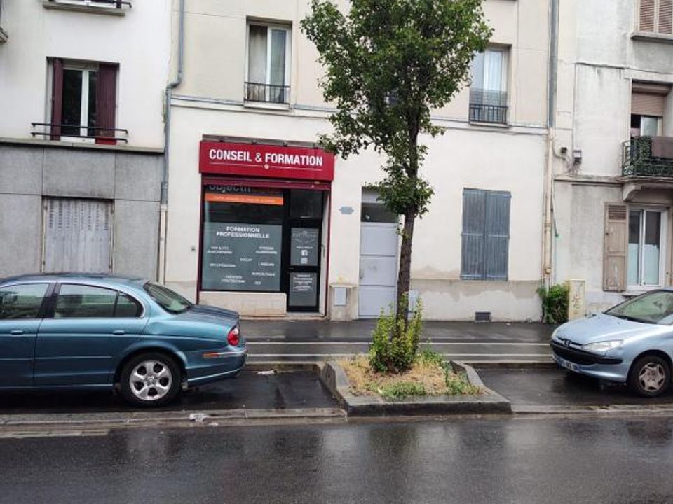 Erhvervsejendom i Saint-Denis, Seine-Saint-Denis - foto 1