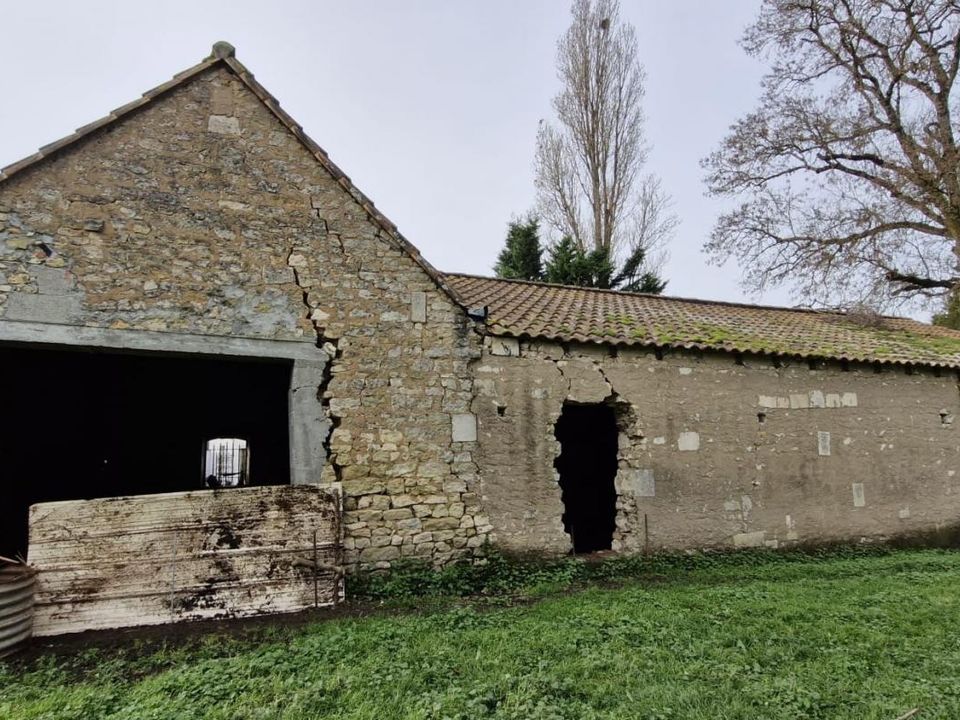 Helårsgrund i Chenac-Saint-Seurin-D'Uzet, Charente-Maritime - foto 2