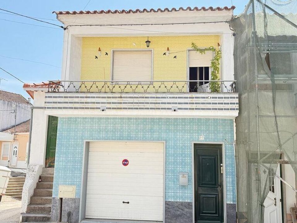 Town house in Alcanena, Santarem - photo 1