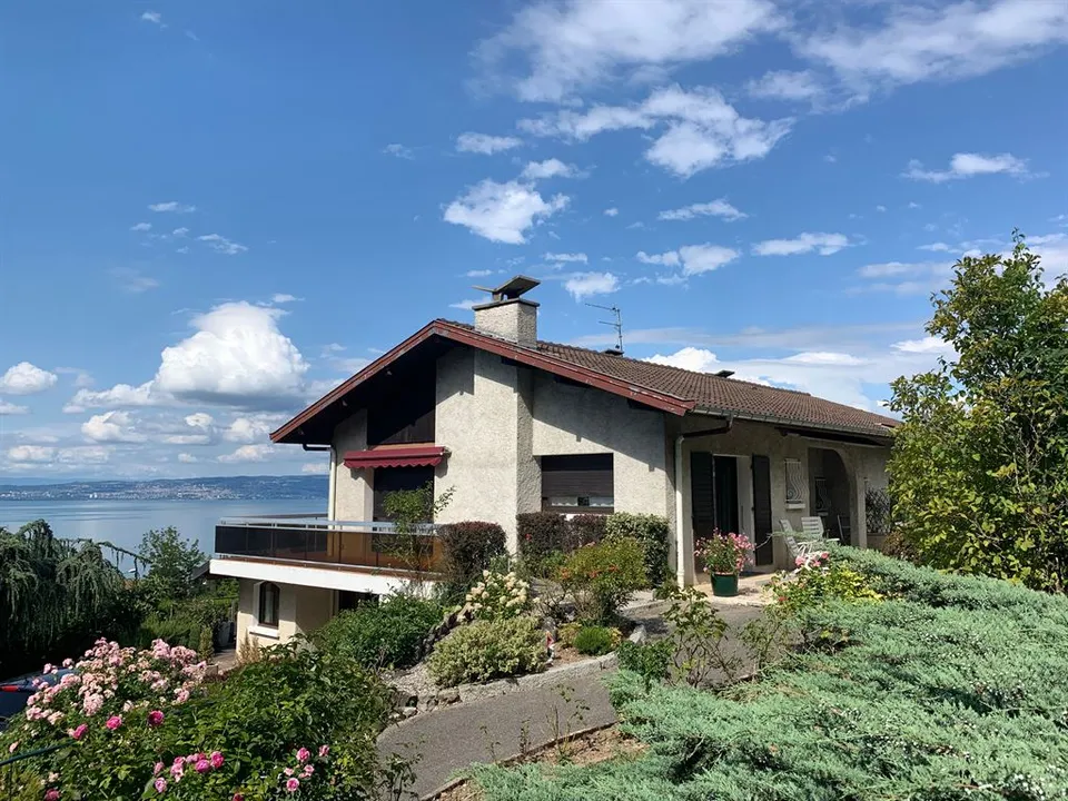Villa i Evian-les-Bains, Haute-Savoie - foto 1