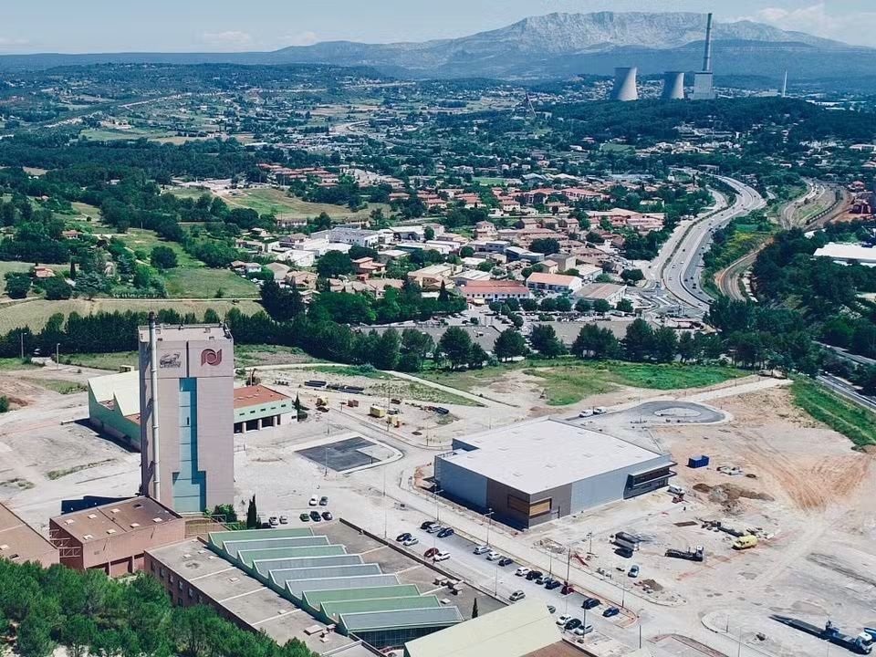 Erhvervsejendom i Gardanne, Bouches-du-Rhone - foto 1