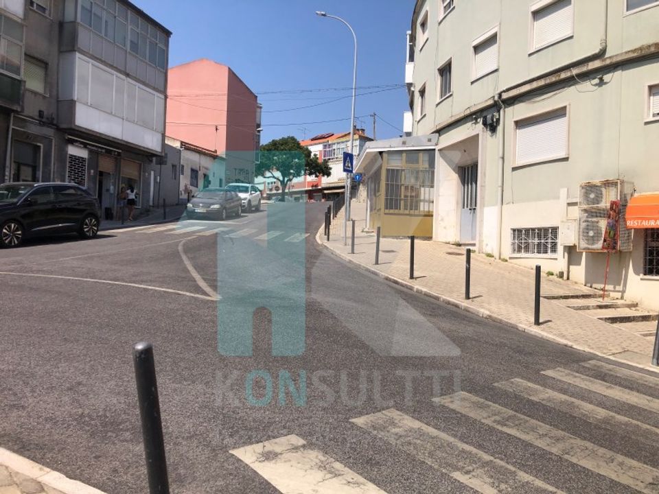 Erhvervsejendom i Amadora, Lisbon - foto 1