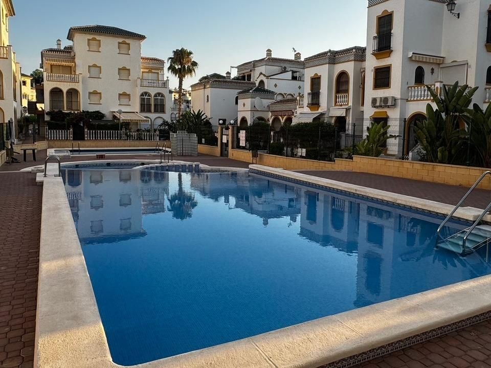 Lejlighed i Torrevieja, Alicante - foto 1